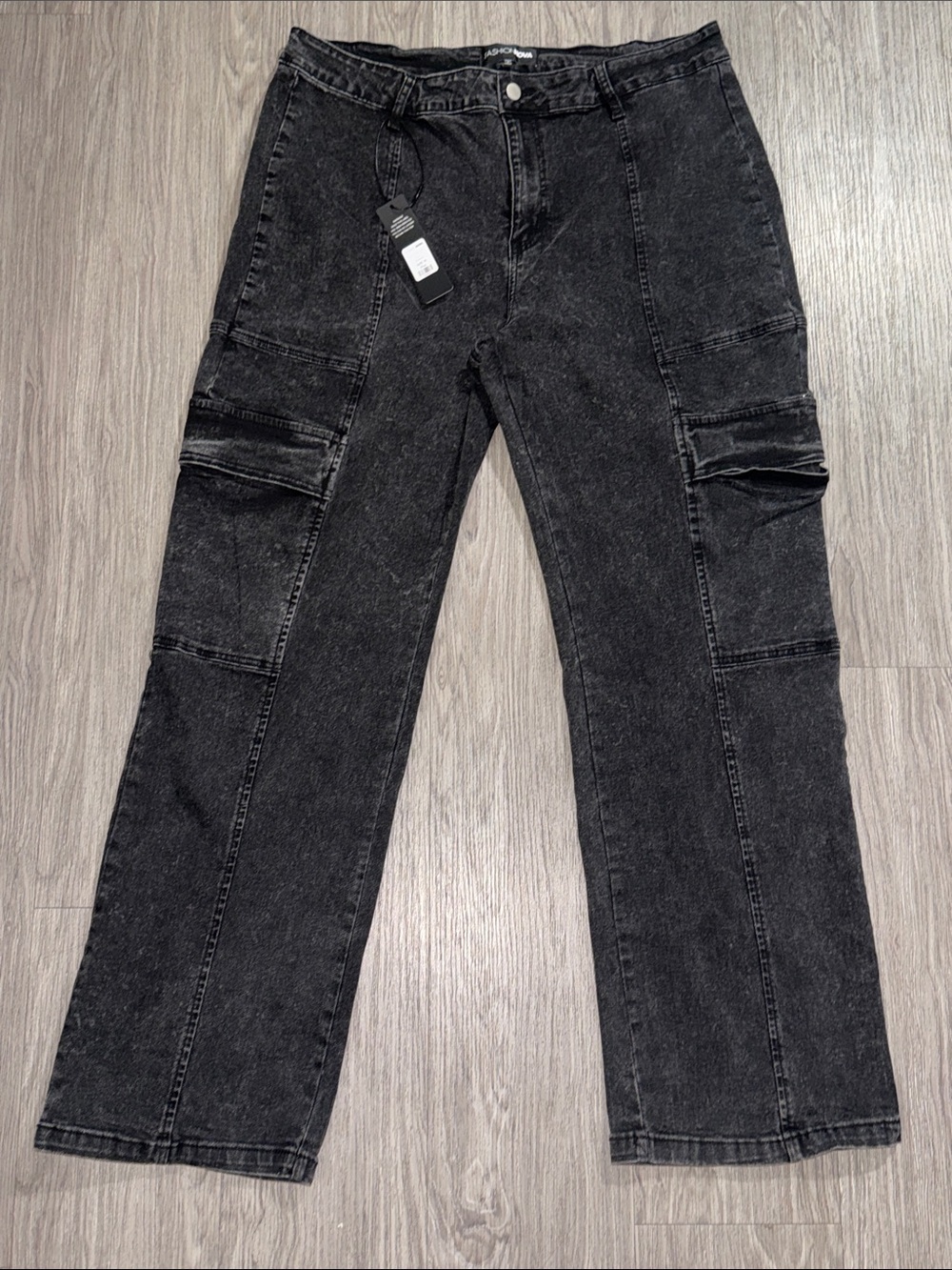 Fashion Nova women’s Washed Black Straight Cargo Jeans Size 14